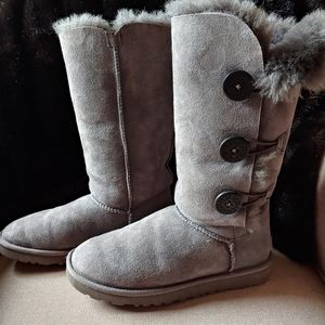 Uggs 3 Button Bailey Boots, Size 7